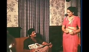Mallu Maid Cleavage Show And Tempting Her Boss Hot video