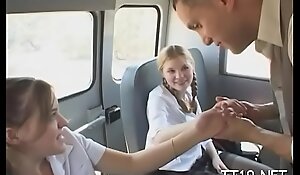 Captivating bus gives a sexy orall-service and fingers pussy
