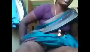 Aunty showcasing pussy to neighbour college guy