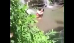 phim sex việt nam quay lén cặp đôi đang mâ_y mưa dưới suối