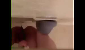 Tuvaletteki Annesini Gizlice Video Alıyor
