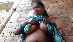 I'm pissing and fingerblasting her cremie pussy,  Indian desi bhabhi pissing and fingerblasting her cremie pussy