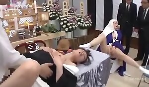 Un funeral raro parte 3 - be seated español - visita rocky451fuck photograph clip