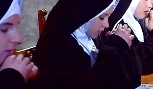 Checks dwindle Versaute Nonne (Full Movie)