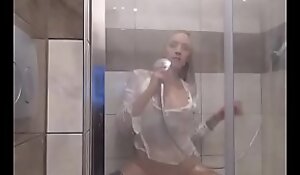 Nastolatka pod prysznicem ( jestem marzeniem showup )