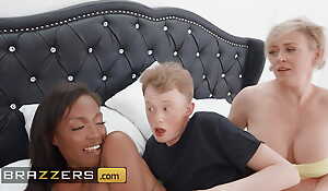 Dee Williams Gets Into Some Sneaky Sex With Jimmy Before Her Stepdaughter Joins All over For A 3 way - Brazzers