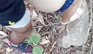 QUICK ASS FUCK IN THE WOODS_Creampie