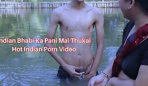 Indian Bhabi Ka Pani Mai Thukai Hot Indian Porno Video